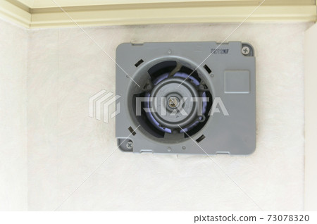 拆卸和清潔過程中的通風風扇 73078320