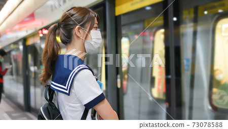 High school student wear mask High school student wear mask 73078588