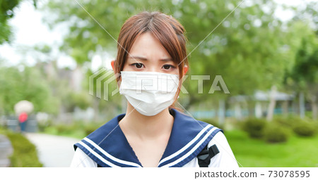 High school student wear mask 73078595