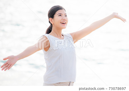 Women's health image White glowing sea background Women's health image White glowing sea background 73078697