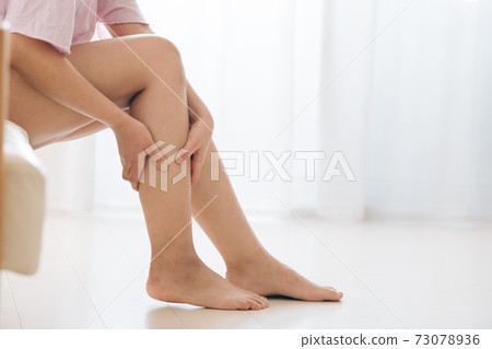 Image of calf, swelling of legs, massage Image of calf, swelling of legs, massage 73078936