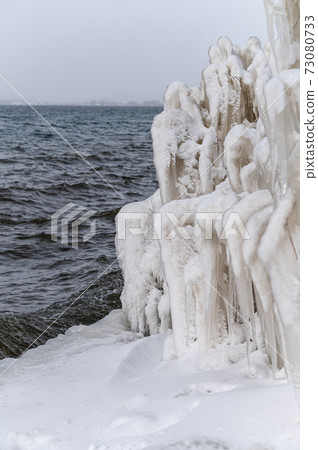 Splash ice on Lake Inawashiro, Fukushima Prefecture Splash ice on Lake Inawashiro, Fukushima Prefecture 73080733