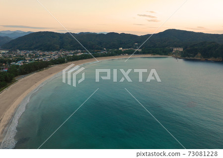From the sky above the coast of Yumigahama in the morning glow From the sky above the coast of Yumigahama in the morning glow 73081228