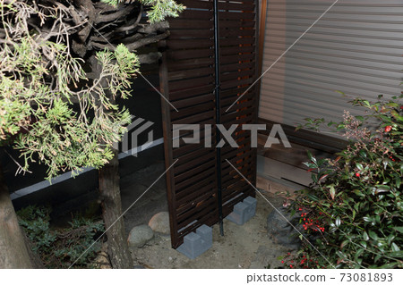 在花園裡的眼罩 在花園裡的眼罩 73081893