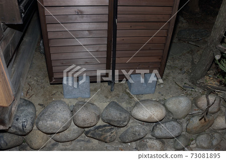 在花園裡的眼罩 在花園裡的眼罩 73081895