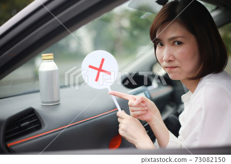 Image of prohibiting leaving beverage cans in the car 73082150