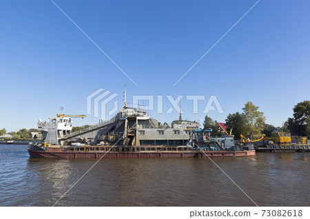 Vessel SH-402, designed for carrying out dredging works on White Lake near the town of Belozersk in the Vologda region 73082618