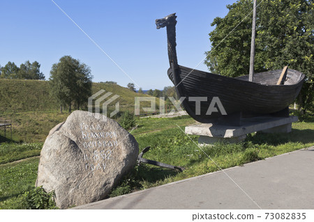 Memorial stone in honor of the founding of the city of Belozersk and boat near Belozersk Kremlin in the Vologda region Memorial stone in honor of the founding of the city of Belozersk and boat near Belozersk Kremlin in the Vologda region 73082835