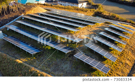 用於太陽能發電的太陽能電池板 73083334