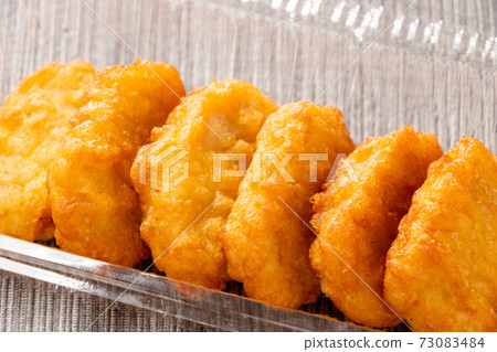 Chicken nuggets in a takeaway container. Chicken nuggets in a takeaway container. 73083484