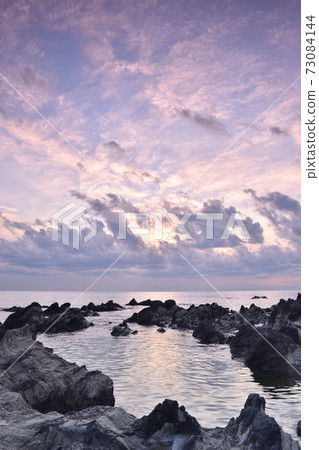 Evening scenery of Arasaki coast 73084144
