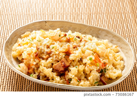 炒飯。 炒飯。 73086167