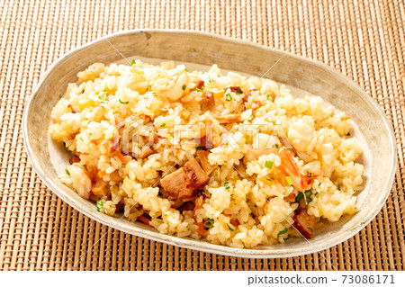 炒飯。 炒飯。 73086171