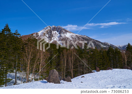 群馬縣冬季丸沼高原高原日光西蘭山索道從山頂站附近觀看西蘭山 73086253