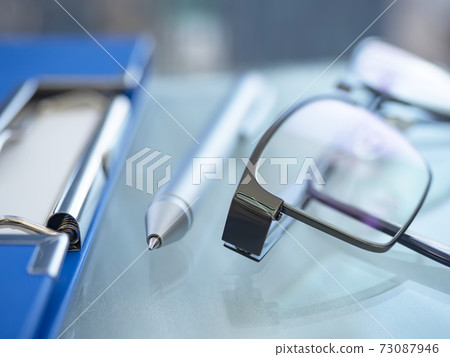Business image · binder · glasses Business image · binder · glasses 73087946
