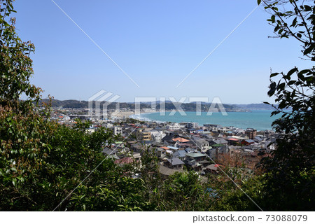 View of Yuigahama from Hase-dera Temple (Kamakura City, Kanagawa Prefecture) View of Yuigahama from Hase-dera Temple (Kamakura City, Kanagawa Prefecture) 73088079