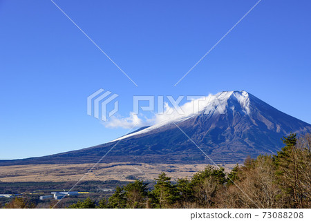 Mt. Fuji with snow makeup 73088208
