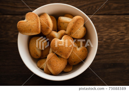 Heart-shaped tea cookie Heart-shaped tea cookie 73088389