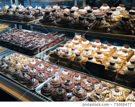 Cake 73088477