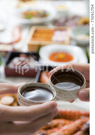 日本清酒吐司,酒桌 日本清酒吐司,酒桌 73091704
