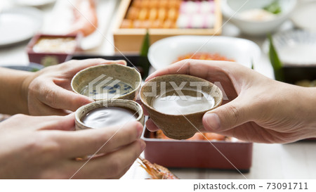 日本清酒吐司,酒桌 日本清酒吐司,酒桌 73091711