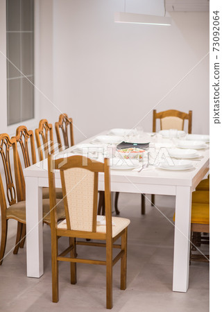 Table ready for lunch 73092064