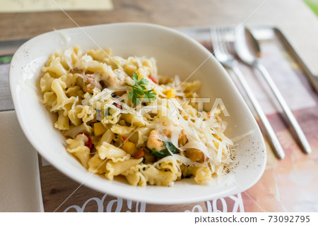 Pasta Pasta 73092795