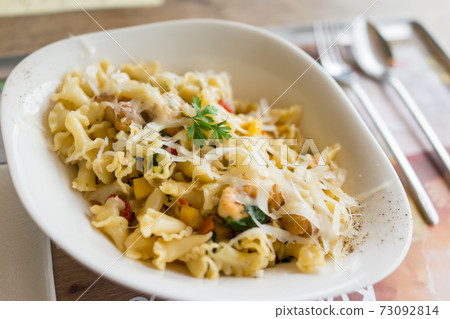 Pasta Pasta 73092814
