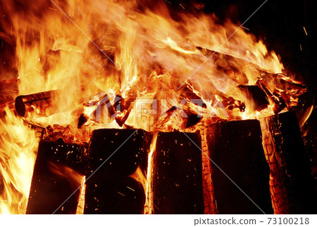 篝火篝火火焰和木柴圖像素材 篝火篝火火焰和木柴圖像素材 73100218