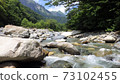 夏季山間溪流 73102455