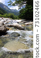 美麗的山間溪流 73102466