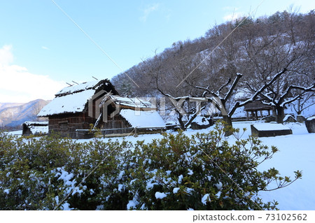 積雪覆蓋的千曲市森幕府將軍塚國芳館，信濃村，恢復居住 73102562