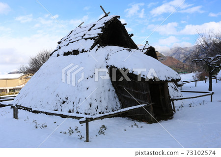 積雪覆蓋的千曲市森幕府將軍塚國芳館，信濃村，恢復居住 73102574