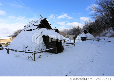 Snow-covered Chikuma City Mori Shogun Tsuka Kofunkan, Shinano Village, restored residence Snow-covered Chikuma City Mori Shogun Tsuka Kofunkan, Shinano Village, restored residence 73102575