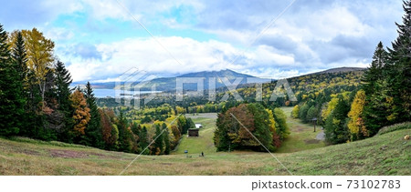 Panorama of Lake Akan overlooking from the observatory Autumn leaves scene @ Hokkaido Panorama of Lake Akan overlooking from the observatory Autumn leaves scene @ Hokkaido 73102783