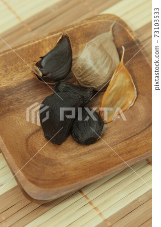 Black garlic 73103533