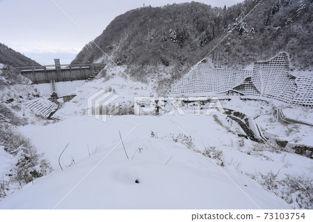 Midwinter Asakawa Dam with snow Midwinter Asakawa Dam with snow 73103754