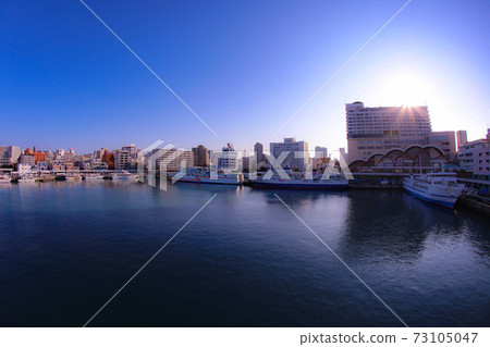 平靜的早晨港 平靜的早晨港 73105047