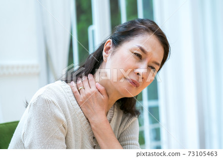 High Mrs. Neck Pain High Mrs. Neck Pain 73105463