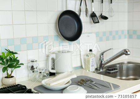 Fashionable image of remodeling kitchen 73105857