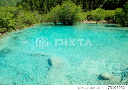 Yingbin Caike Pond in Huanglong Scenic Area, Sichuan Province, China 73106932