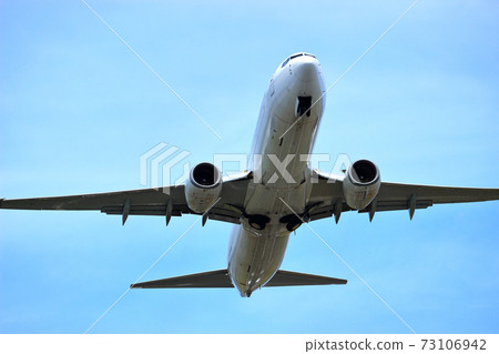 Osaka International Airport Airplane JAL Reverse Run Takeoff Osaka International Airport Airplane JAL Reverse Run Takeoff 73106942