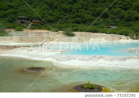 中國四川省黃龍風景區梯形階梯 中國四川省黃龍風景區梯形階梯 73107295