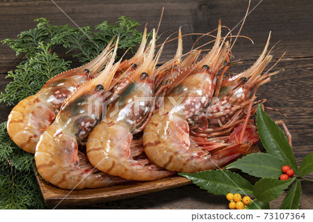 Hokkaido high-class seafood head and shelled botan shrimp 73107364