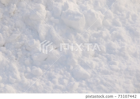 雪蓋,冰,北部國家,雪,北海道,札幌,解凍,屋頂,冬天,降雪,雪景,雪國,除雪 雪蓋,冰,北部國家,雪,北海道,札幌,解凍,屋頂,冬天,降雪,雪景,雪國,除雪 73107442