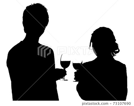 男人和女人敬酒的剪影 男人和女人敬酒的剪影 73107690