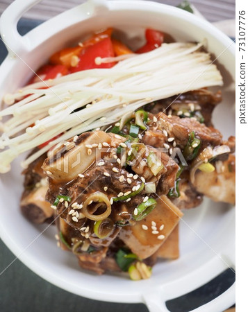 韓國傳統食品排骨蒸 73107776