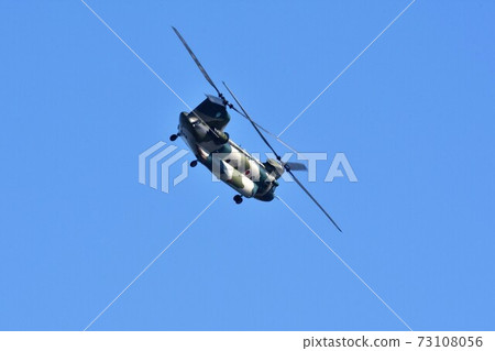 Air JSF's CH-47J transport helicopter 73108056