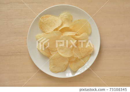 Crisps  73108345