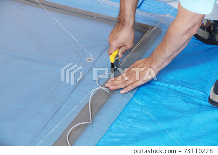 Screen door replacement work 73110228